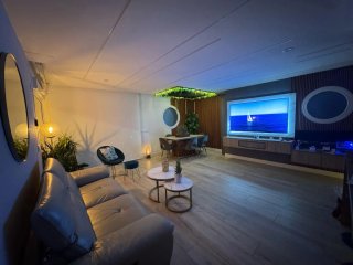 CHALET DE DISEÑO MODERNO CON 2 PISCINAS