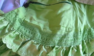 Traje de flamenca verde pistacho con accesorios