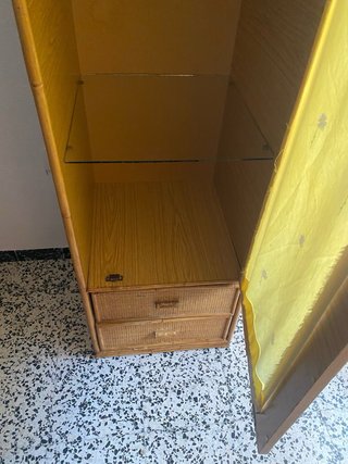 Mueble de bambú y mimbre