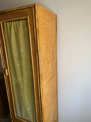 Mueble de bambú y mimbre