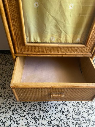 Mueble de bambú y mimbre