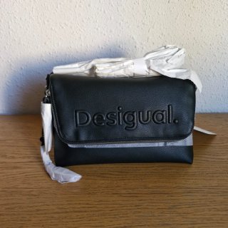 Bolso bandolera logo 3D negro
