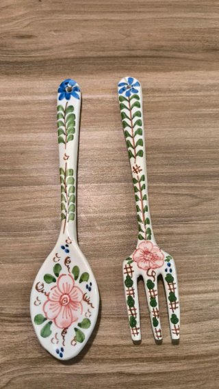 Juego de cubiertos de cerámica decorados