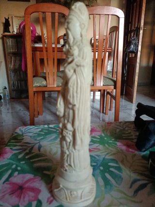 Figura china resina antigua tallada