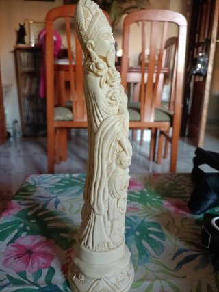 Figura china resina antigua tallada