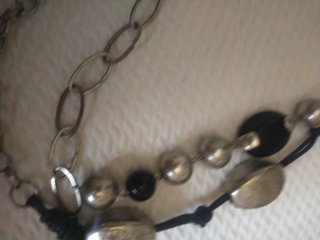 Collar bisutería plateado y negro