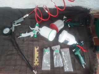 Compresor de aire con ruedas y accesorios
