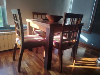 Madera cerezo.Mesa comedor incluida. Centro aparte