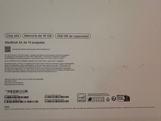 Macbook Air 13 pollici, chip M4, 16 GB RAM, 256 GB