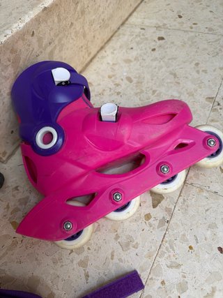 Patines en línea y protecciones rosas/morados