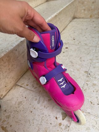 Patines en línea y protecciones rosas/morados