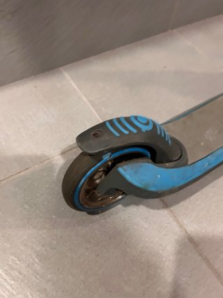 Patinete infantil azul y gris