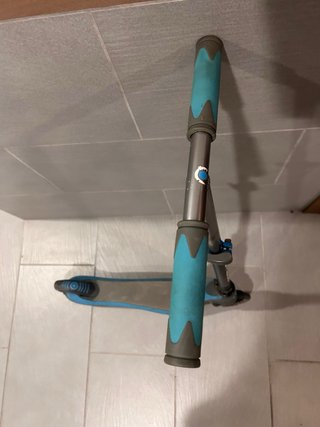 Patinete infantil azul y gris