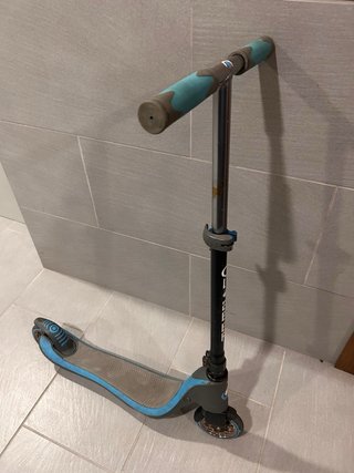 Patinete infantil azul y gris