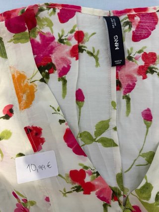 Blusa Mango floral talla S