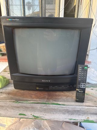 Sony Trinitron TV con mando y papeles