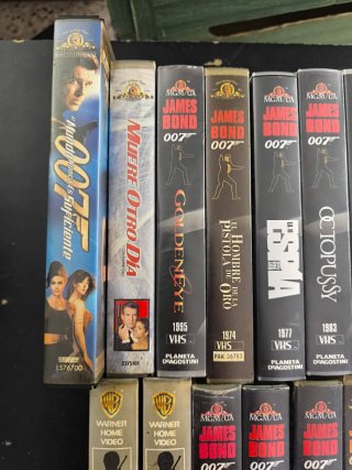 Lote 17 VHS James Bond 007