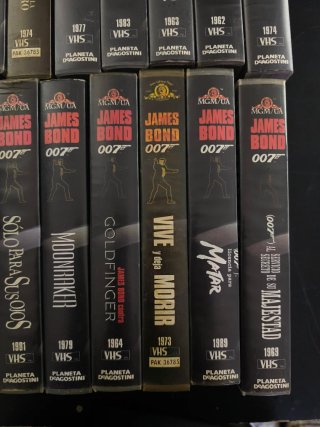 Lote 17 VHS James Bond 007