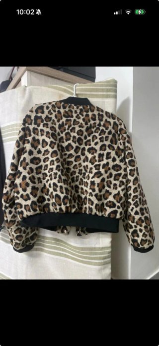 Chaqueta negra de pelo sintético
