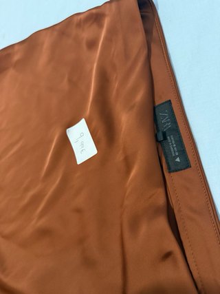 Falda satinada marrón Zara