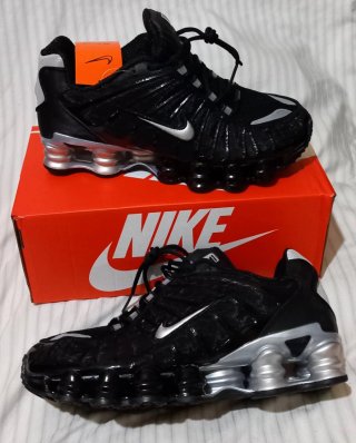 Nike Shox Zapatillas Negras y Plateadas