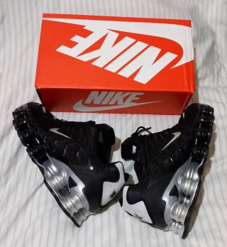Nike Shox Zapatillas Negras y Plateadas