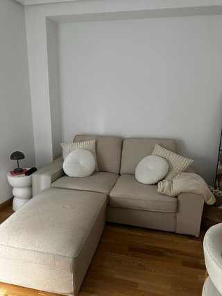 Sofá+puff de tela beige Ikea