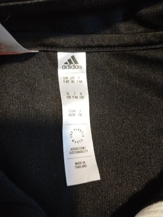 Equipación deportiva Adidas DV7  Talla 7-8 años