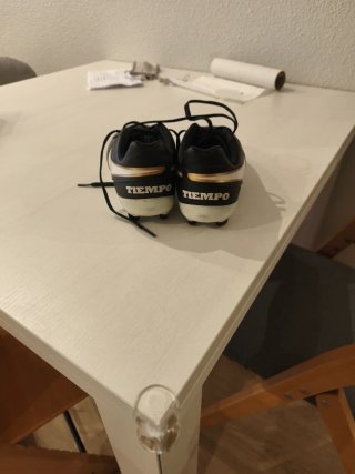 Botas de fútbol Nike negras y blancas