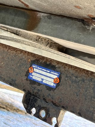 Remolque con caballete y freno de inercia. 750 KL