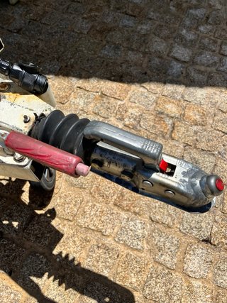 Remolque con caballete y freno de inercia. 750 KL