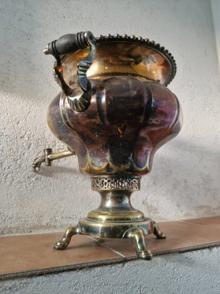 Samovar de carbón ruso