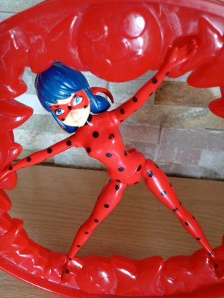 Muñeca Ladybug con Rueda Giratoria