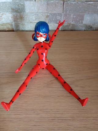 Muñeca Ladybug con Rueda Giratoria