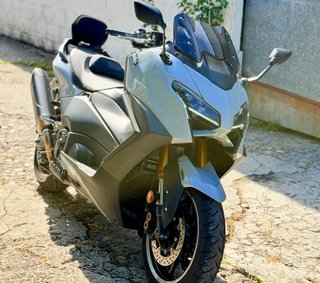 Yamaha TMAX Tech Max 2025 ·3.300Km · Akrapovic