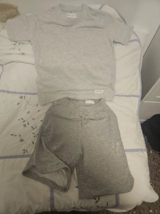 Conjunto gris camiseta y pantalón corto