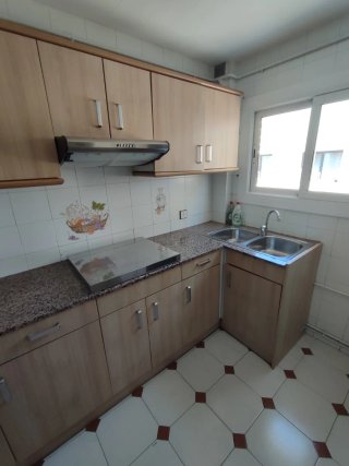 Cocina madera y metal. Cocina a gas y horno incl.