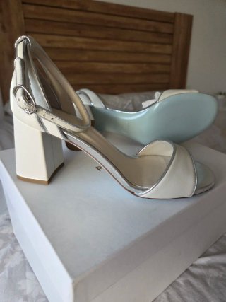 Zapatos de Novia Blancos y Plata con suela azul