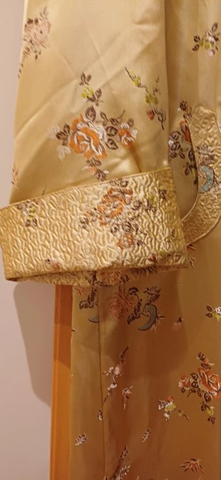 Kimono chino auténtico años 60s. dorado bordado