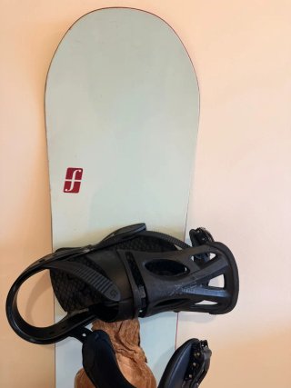 Tabla Snowboard FORUM con Funda BURTON
