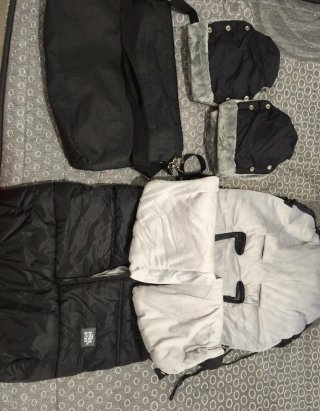 Silla de paseo negra con accesorios