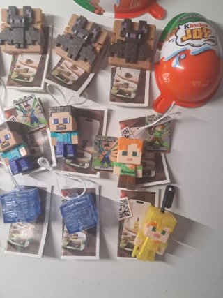 Figuritas Minecraft Kinder Joy