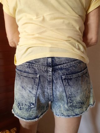 Pantalón corto vaquero desgastado