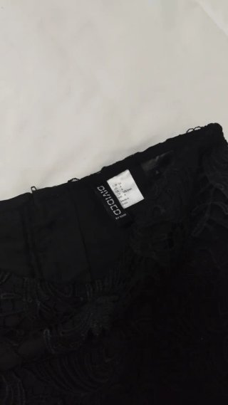 Falda negra de encaje