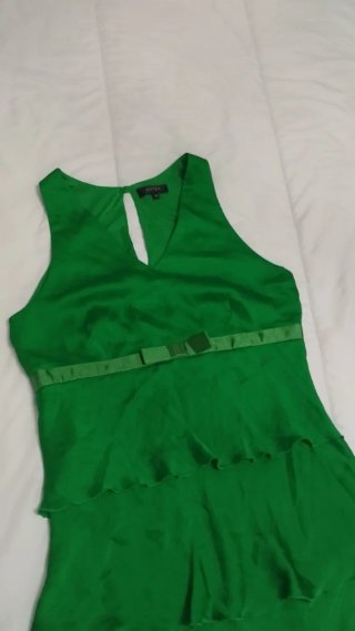 Vestido verde con volantes