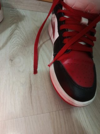 Air Jordan 1 Talla 39 Negro Rojo