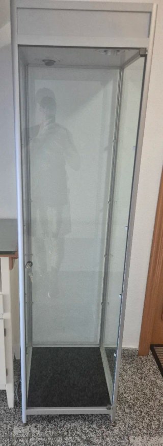 Vitrina cristal con llave, luz y 5 estantes