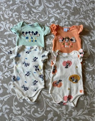 Lote 7 Bodies Bebé Manga Corta + 1 Camiseta