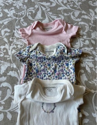 Lote 7 Bodies Bebé Manga Corta + 1 Camiseta