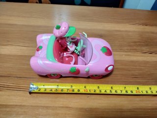 Muñeca y coche Tarta de fresa
